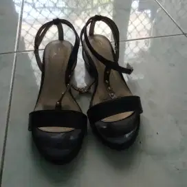 Sepatu wanita kasual