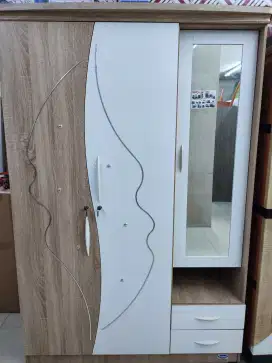 Lemari 3 pintu minimalis