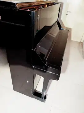 Piano Yamaha UX