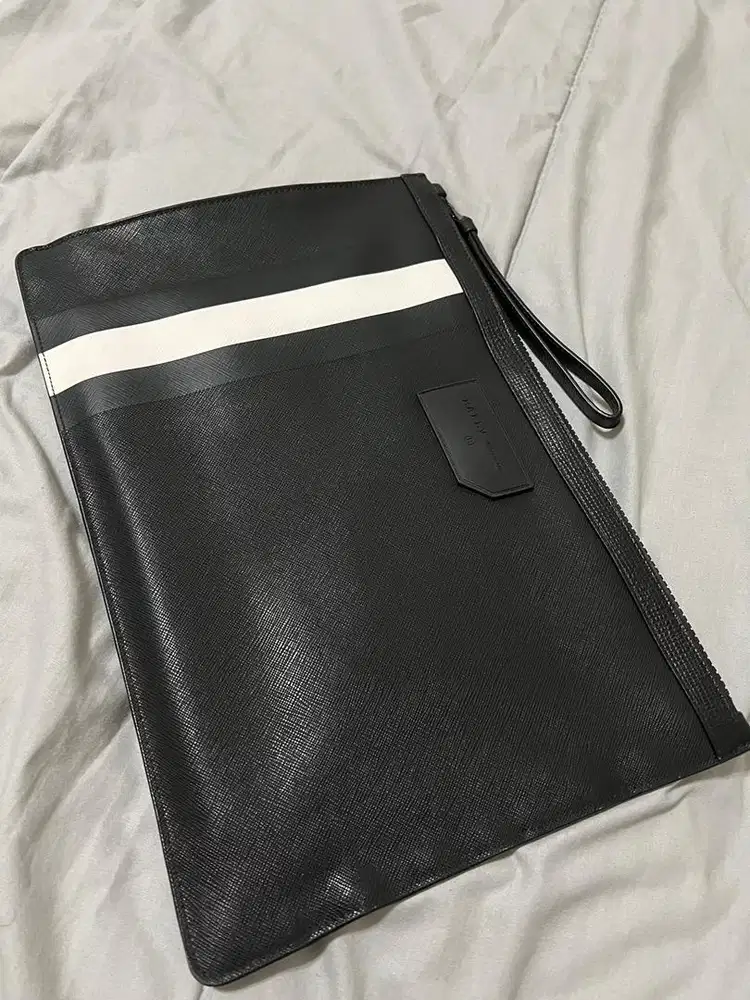 Tas pouch pria Bally