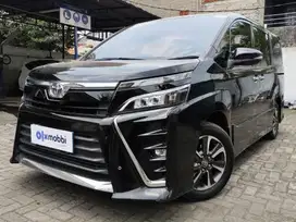 DP Rendah - Toyota Voxy 2.0 Bensin-AT 2018 Hitam (SXU)