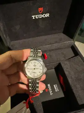 Jam tangan cewek merek tudor