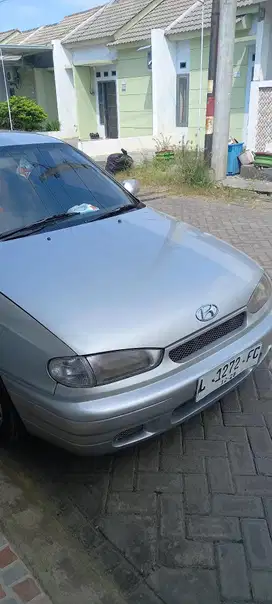 Hyundai Elantra 1995 Bensin