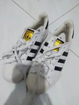 Sepatu adidas putih cakep