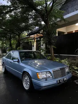 Mercedes benz w124 300e