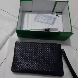 Clutch Bottega Veneta Hitam calf leather black dengan box bottega