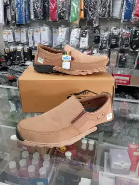Sepatu cowok model slop