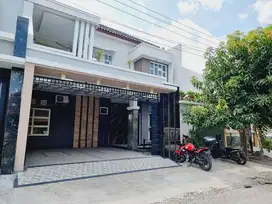 Rumah Mewah 2 Lt di Jalan Utama Banyuagung Siap Huni