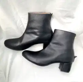 DI JUAL SEPATU BOOTS WANITA NO MINUS BEKAS PEMAKAIAN SEHARI BISA NEGO