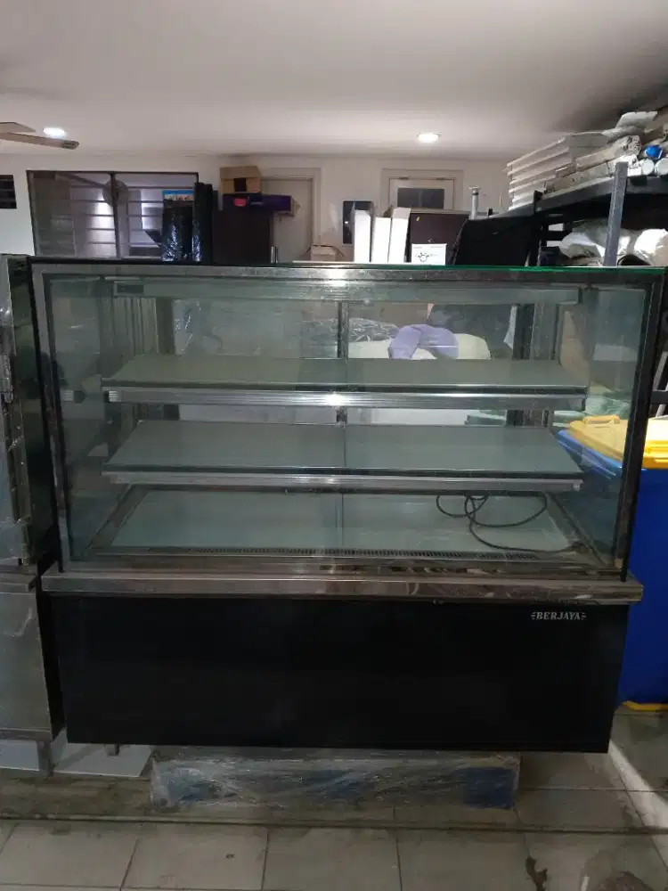 Promo! Cake showcase merk Berjaya