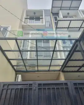 IP2946: Rumah Pinggir Jalan Dekat Sunrise Kedoya