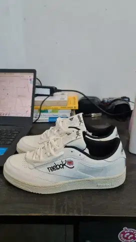 Sepatu Reekbook masih baru belum pernah di pakai sama sekali