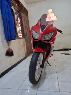 Honda cbr.150 thn 2015 ,kond bagus plat b-dki