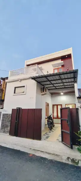 Perumahan dua lantai siap huni berikut isi