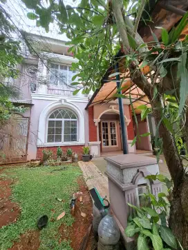 RUMAH DI KOTA WISATA JUAL CEPAT