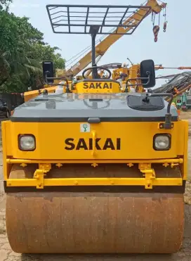 Tandem Roller Sakai TW500 Kapasitas 5 Ton