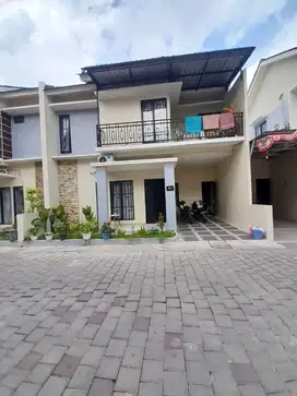 Dijual Rumah Gentan Solo