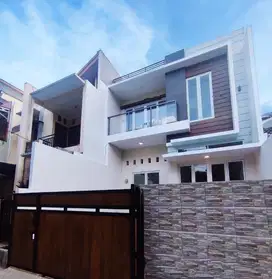 Rumah brandnew Graha Bintaro Jaya asri depan taman, murah