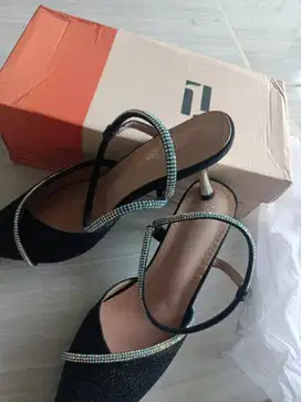 jual sepatu heels brand lawrensia size 39, kondisi baru