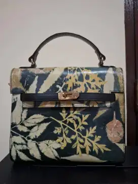 Tas Kulit Asli motif di Lukis warna Hitam