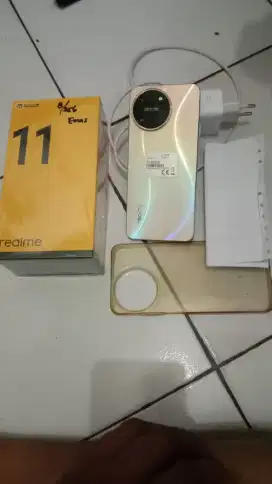 Hp second Realme 11 gold 8/256 lengkap