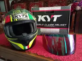 Helm KYT R10 SAN MARINO
