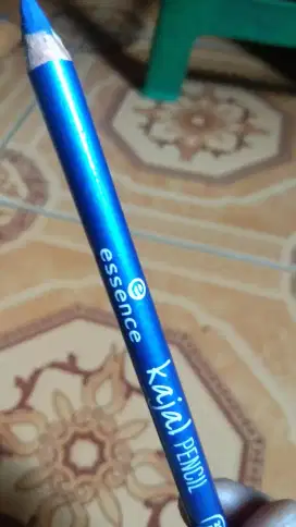 Eyeliner Pencil Merk Essence dr Brasil.