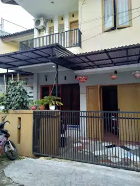 Rumah 2 lantai tengah kota harga terjangkau di Turangga Buah batu SHM