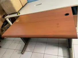 Meja kerja kantor