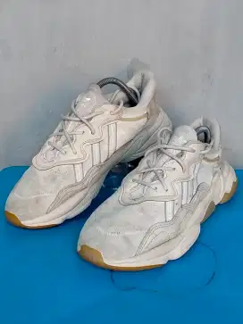 Sepatu running Adidas ozwegoo size 42 insole 26.5 cm bonus jaket lari