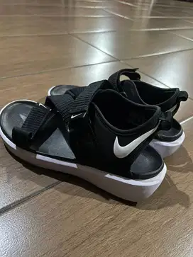 NIKE VISTA SIZE 40.5