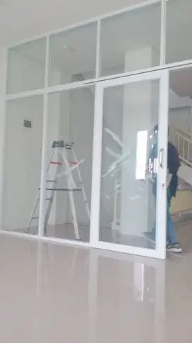 Kusen Pintu Alumunium Partisi Plafon Gypsum Lis Moulding PVC Mamer PVC