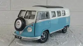 Diecast/Miniatur VW Kombi Dakota White - Light Blue w/Spare Tire 1:18