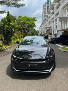 Toyota crown crossover hybrid