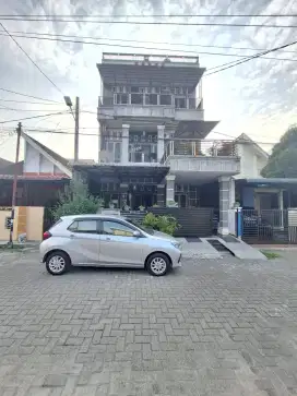 JUAL RUGI RUMAH KOMPLEK 3.5 LANTAI + ROOFTOP DI JL. KARYA DARMA MEDAN