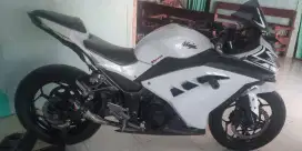 Kawasaki Ninja 250 FI tahun 2013 warna putih