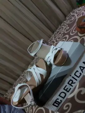 Sepatu Wedges Purple size 40 sekali pakai