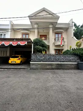 RUMAH PESANGGRAHAN | HUNIAN TOWNHOUSE DALAM KOMPLEK JAKARTA SELATAN