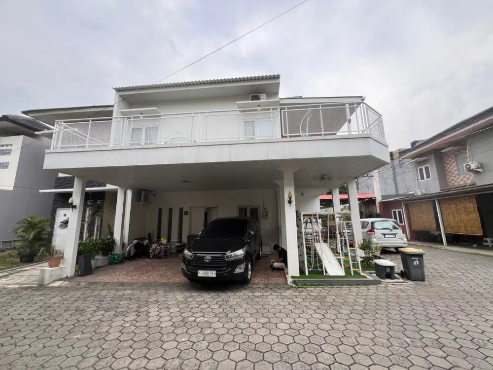 Rumah Modern Lokasi Strategis Dekat Jalan TOL Simatupang Jakarta