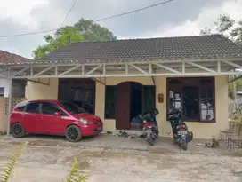 Rumah Luas nuansa desa Sidomoyo Godean