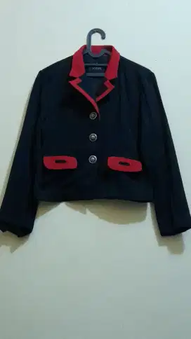 Blazer hitam kombinasi merah