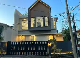 Dijual Rumah dengan  Scandinavian Style - Babatan Pantai, Surabaya