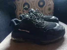 Sepatu Balenciaga Triple S