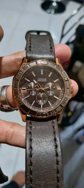 Jam tangan Guess