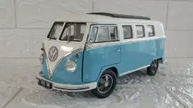 Diecast/Miniatur VW Kombi Dakota White - Light Blue skala 1:18