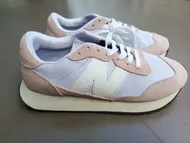 Sepatu nb new balance ukuran 40 kondisi mulus bagus