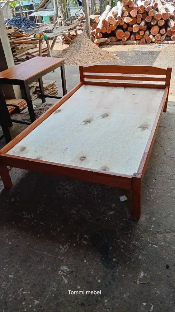Dipan ukuran kasur 100x200