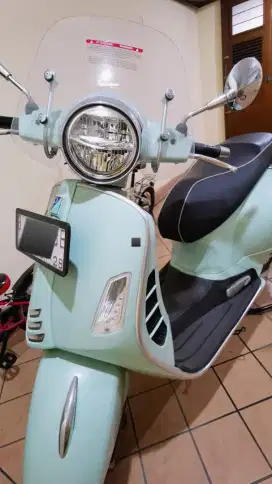 Jual Vespa GTS 150 iGet ABS 2022 green relax (second rasa baru)