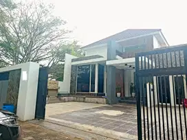 Rumah mewah Graha Padma Dekat kota dan bandara