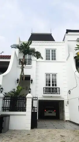 Rumah Mewah 2 Lantai Super Strategis di Jakarta Selatan